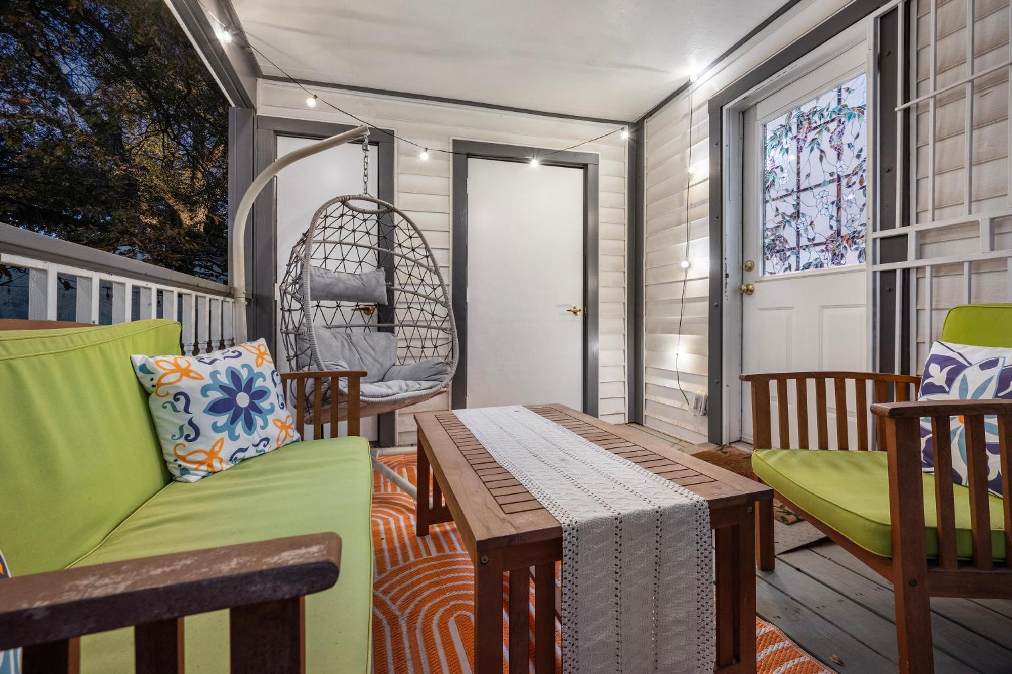 Stylish, Artsy Bungalow Central Eastside Остин Экстерьер фото